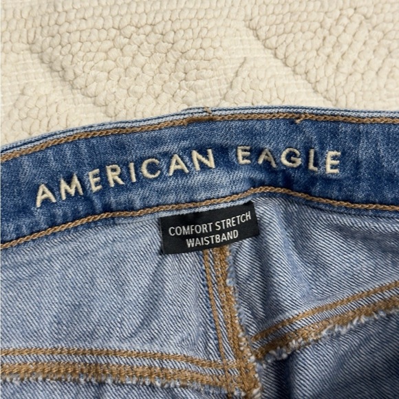 American Eagle Mom Jeans Distressed - Picture 4 of 5